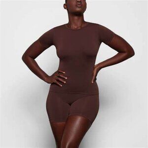 Skims soft smoothing seamless t-shirt in cocoa